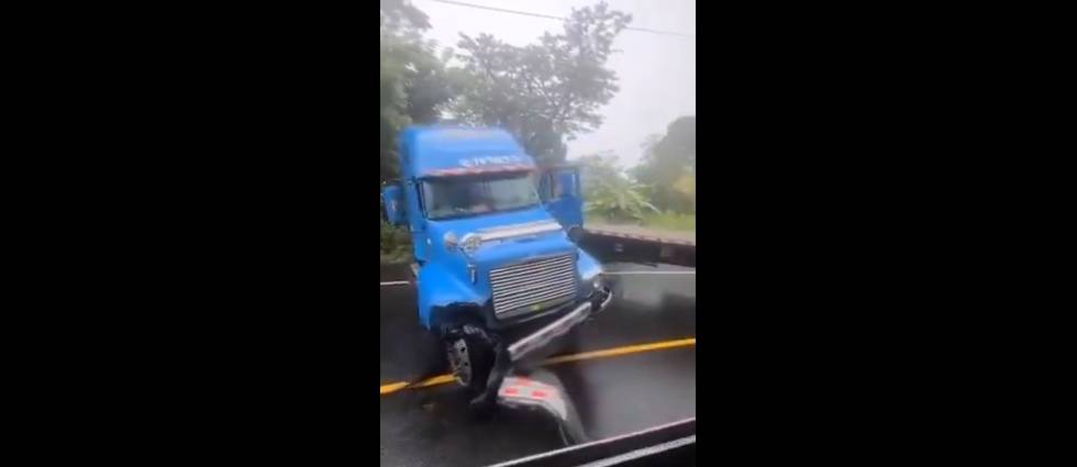 Rastra se accidenta sobre la carretera Troncal del Norte