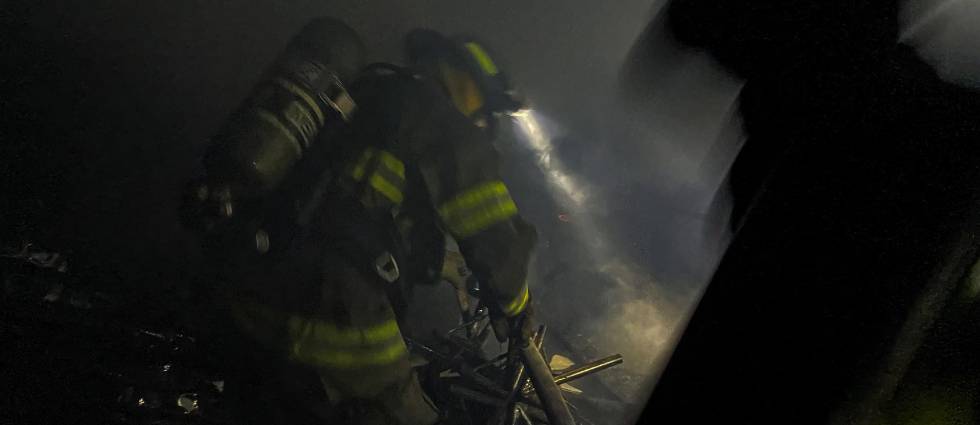 Sofocan voraz incendio en estructura donde almacenaban gas propano en Santa Tecla