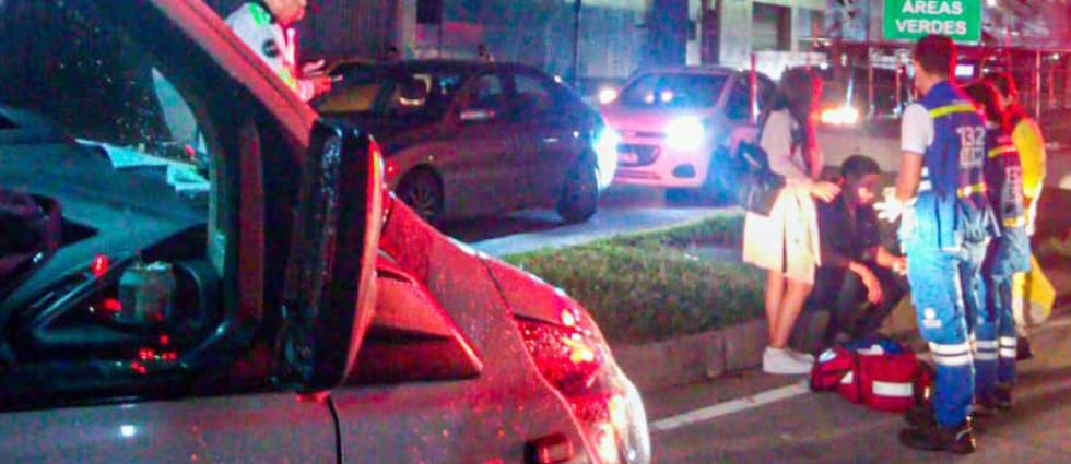 Joven embarazada resulta lesionada tras fuerte accidente en San Salvador