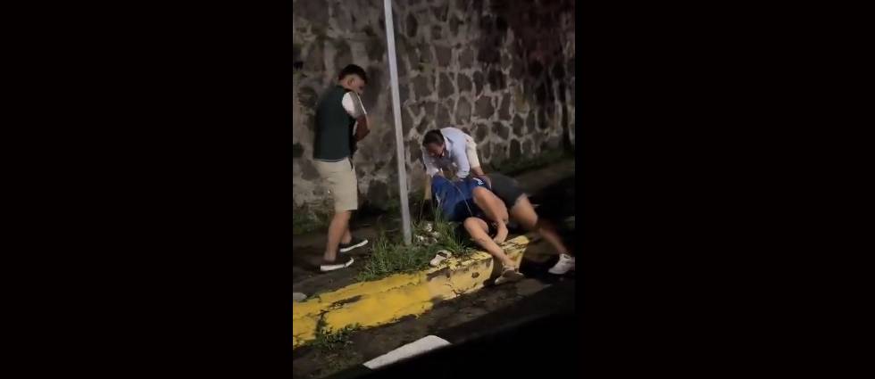 ¡Mujeres se van a los golpes en plena calle en la colonia Escalón!