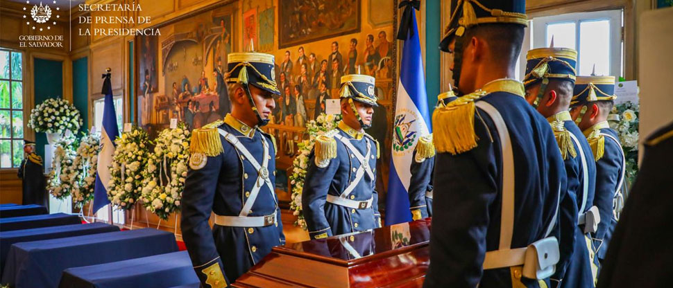 Se instala Capilla Ardiente para honrar a héroes caídos en fatal accidente aéreo en La Unión 