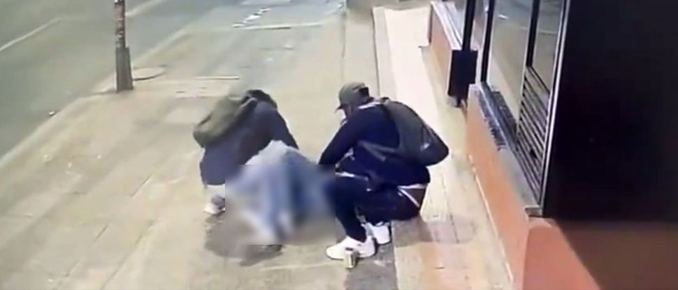 COLOMBIA: captan momento cuando sujetos asaltan y golpean a un periodista en Bogotá