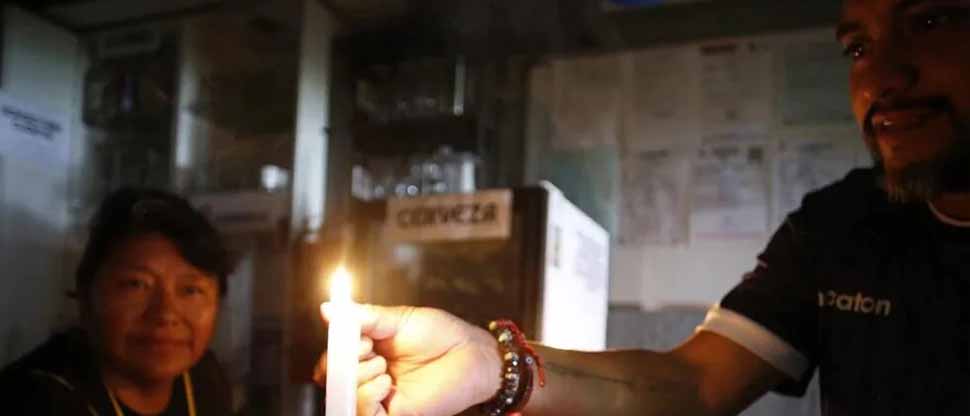 Ecuador vivirá apagones nocturnos por sequía