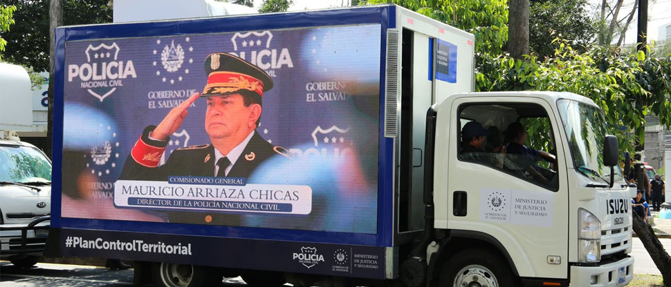 Rinden homenaje a los héroes policiales fallecidos en cumplimiento del deber en La Unión