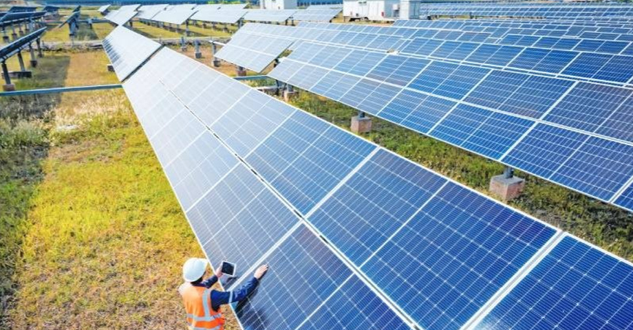 Ministerio de Vivienda otorga permisos para la construcción de 21 plantas solares en el país