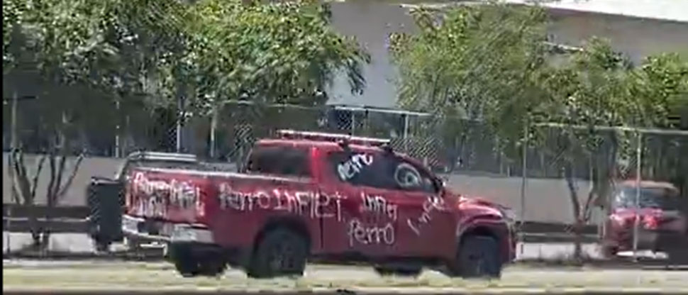 Descubren a hombre infiel y lo exhiben con mensajes explícitos en su “mamalona”