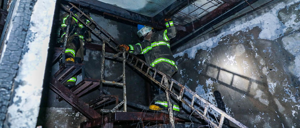 Bomberos sofocan incendio en piñatería en la avenida España