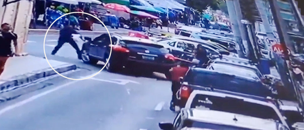 Peatón demuestra sus reflejos para evitar ser atropellado por conductor distraído