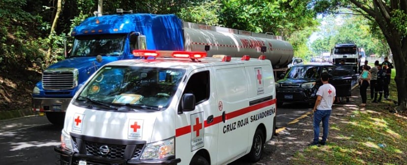 Al menos tres lesionados tras fuerte accidente en Santa Cruz Michapa