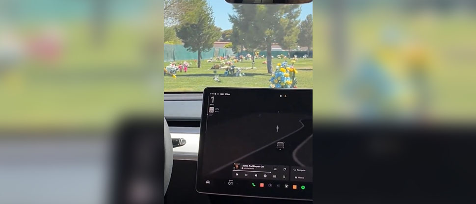 ESCALOFRIANTE: Tesla capta actividad paranormal en un cementerio