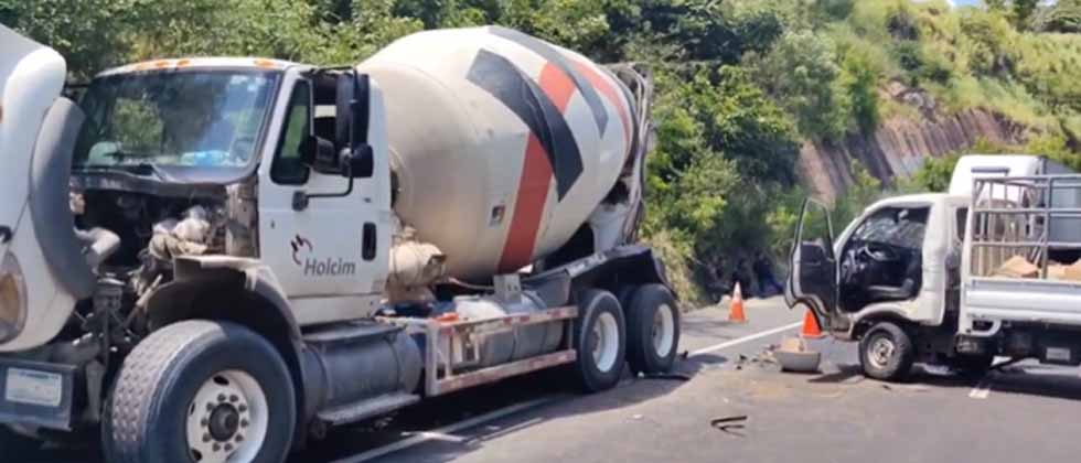 Al menos dos lesionados tras fuerte choque en carretera de Oro