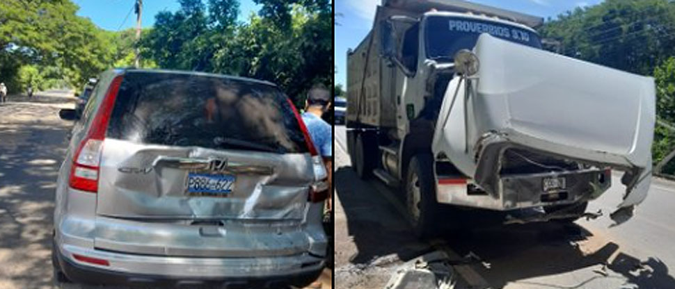 Tres lesionados deja choque entre camión y vehículo en carretera Litoral