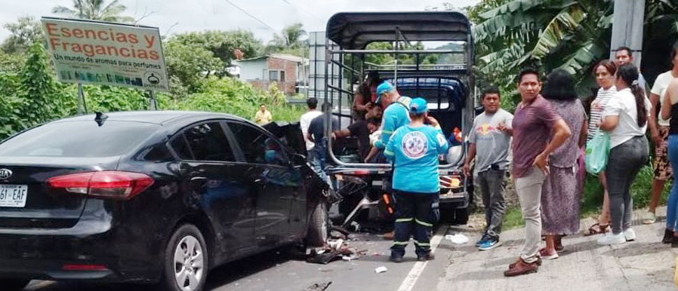 Dos lesionados deja fuerte choque en Cuscatlán