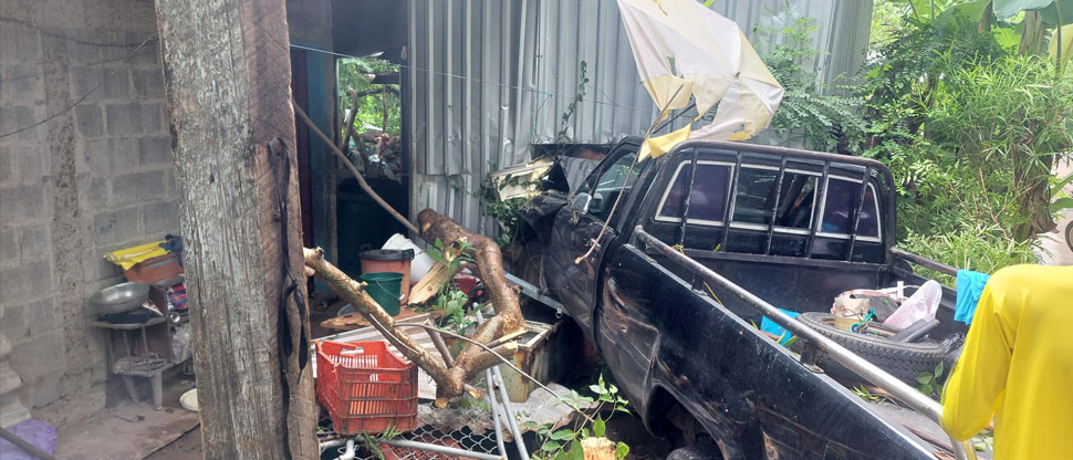 Vehículo choca contra vivienda y deja dos lesionados en La Unión