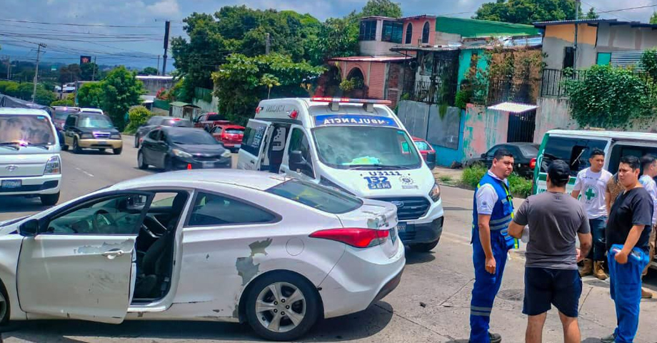 Niño de 10 años resulta con múltiples traumas tras triple accidente en Mejicanos