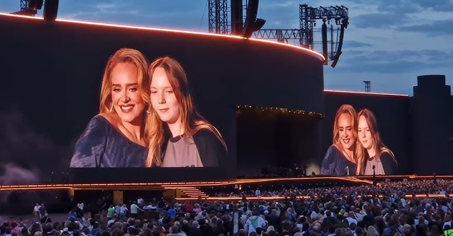 Adele rompe récord Guiness con la pantalla más grande instalada en un concierto