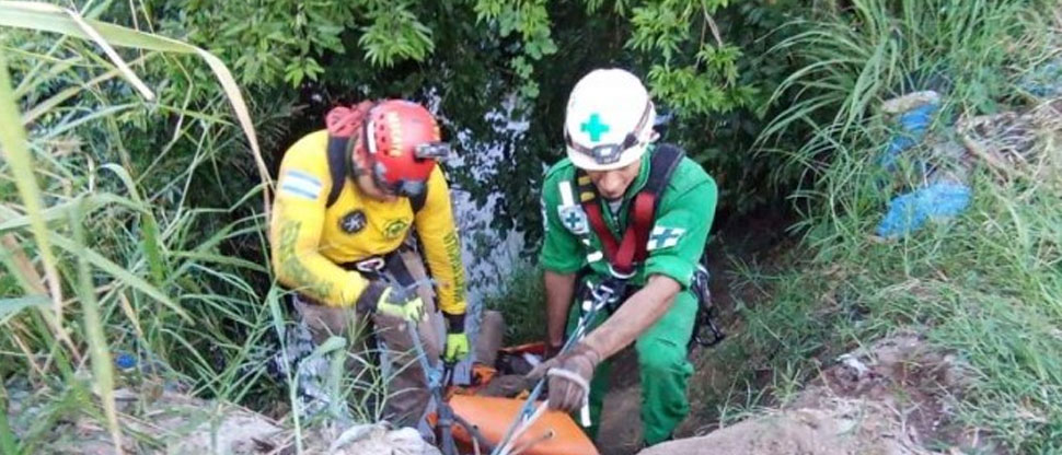 Recuperan cuerpo sin vida de adulto mayor que cayó accidentalmente a un río en Apopa