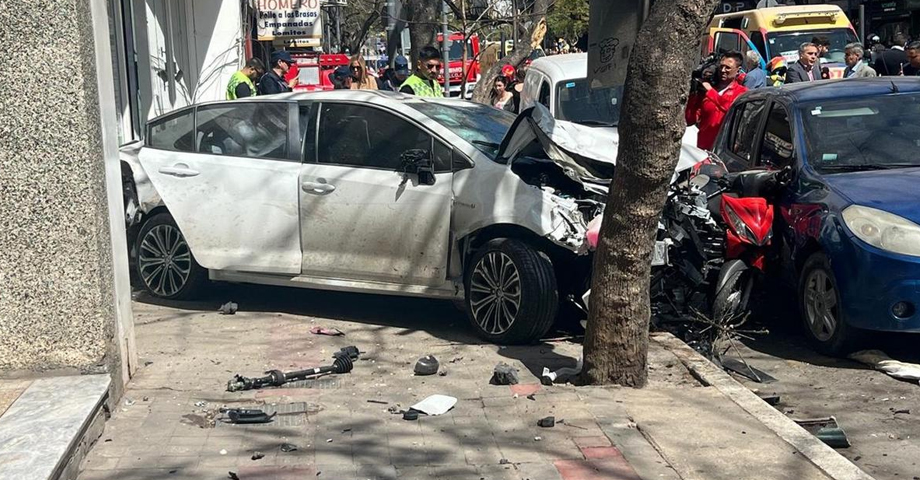 Argentina: Sujeto pierde el control de su vehículo y atropella a 35 personas