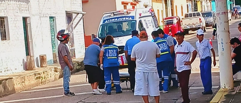 Conductor atropella a mujer que transitaba en una calle de Nueva Concepción, Chalatenango