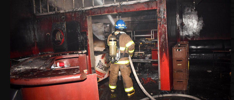Bomberos sofocaron incendio en un bar de San Vicente