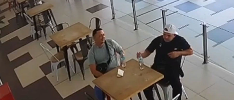 COLOMBIA: sujetos que fingían beber refresco le arrebatan la vida a hombre en un restaurante