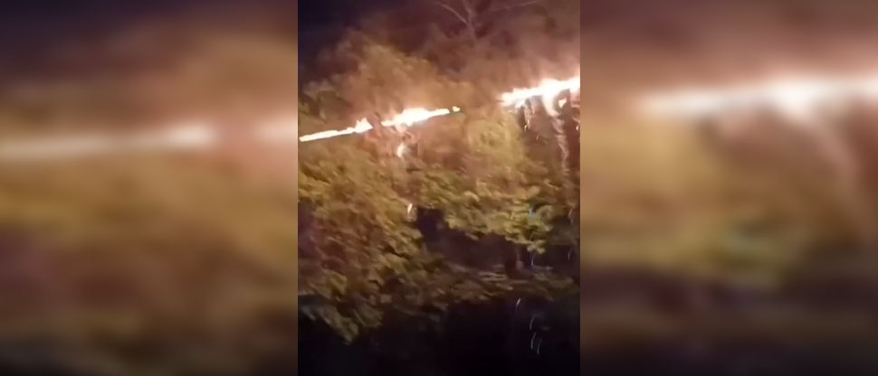 Autoridades atienden incendio en cables eléctricos tras explosión de transformador en Cabañas