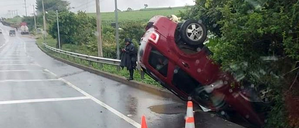 Reportan aparatoso accidente de tránsito en carretera a Sonsonate