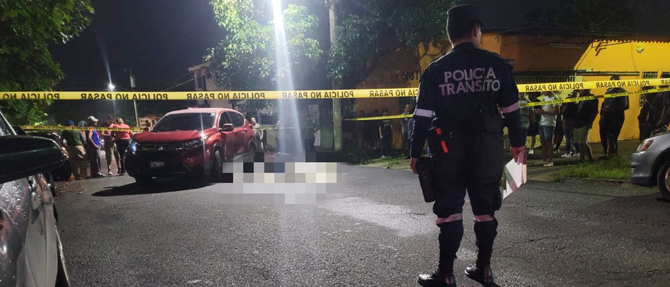 Motociclista fallece al chocar contra vehículo cuyo conductor invadió carril