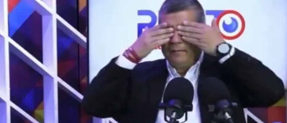 Chino Flores dice que no lo reconocen como líder del FMLN