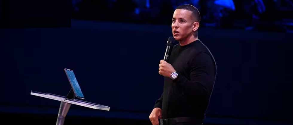 “Cristo me transformó”: Daddy Yankee da sermón ante cientos de jóvenes en Panamá