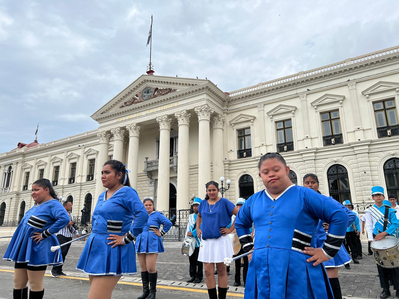 CONAIPD realiza desfile patrio en el centro de San Salvador