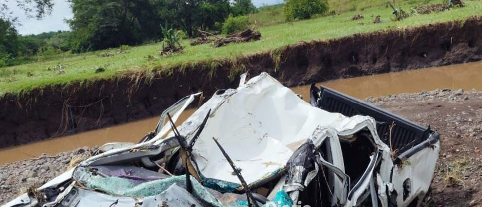 Hombre fallece al ser arrastrado junto a su vehículo por una quebrada en La Unión