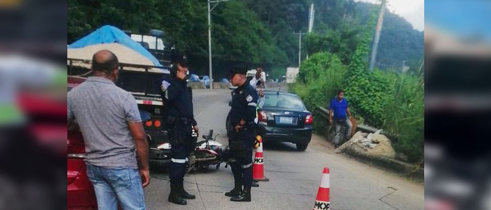 Motociclista pierde la vida al ser impactado por vehículo y camión en carretera Los Chorros