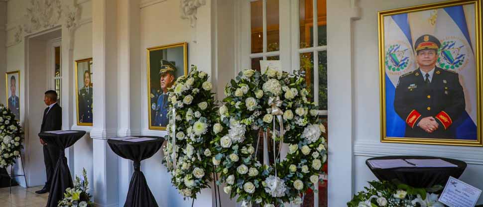 FOTOS: Llegan los 8 héroes nacionales a la Capilla Ardiente de la ex Casa Presidencial