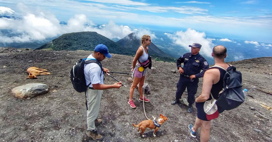 Turistas internacionales visitan volcán Ilamatepec bajo un clima de total seguridad