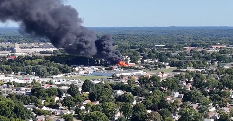 Evacuan a varias familias tras incendio en una planta química de Ohio