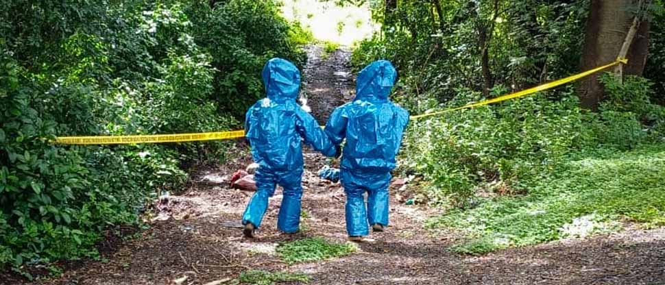 Bomberos y agentes inspeccionan zona donde se encontró material peligroso