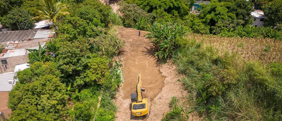 MOP realiza trabajos para eliminar cárcava en Soyapango