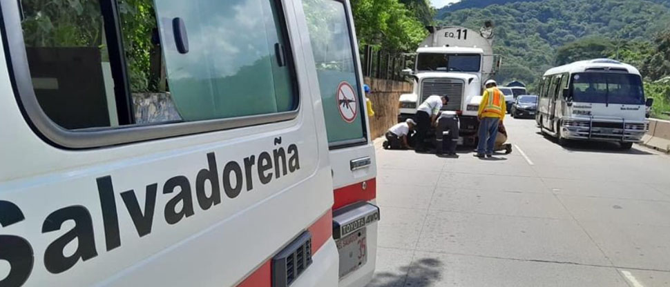 Motociclista se salva de perder la vida tras accidentarse en carretera a Los Chorros