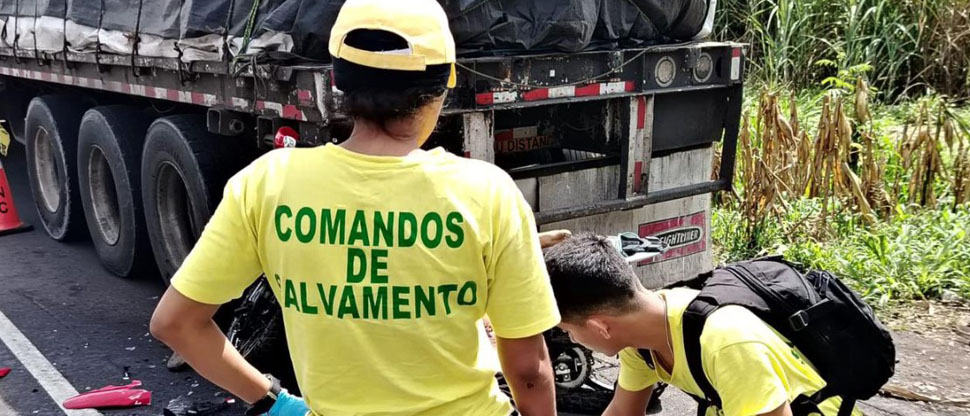 Motociclista pierde la vida tras impactar con camión, todo por ir “Rápido y furioso”