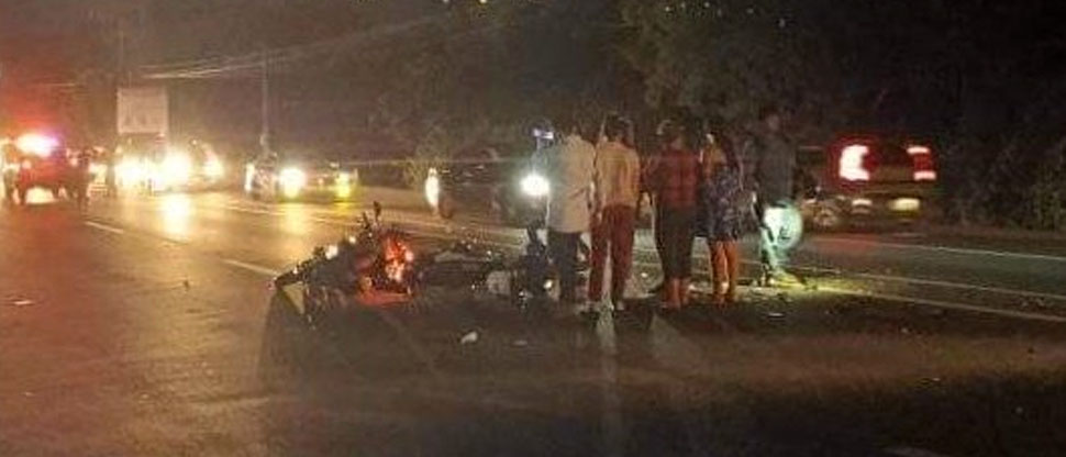 Motociclista a excesiva velocidad choca contra otro en Ahuachapán