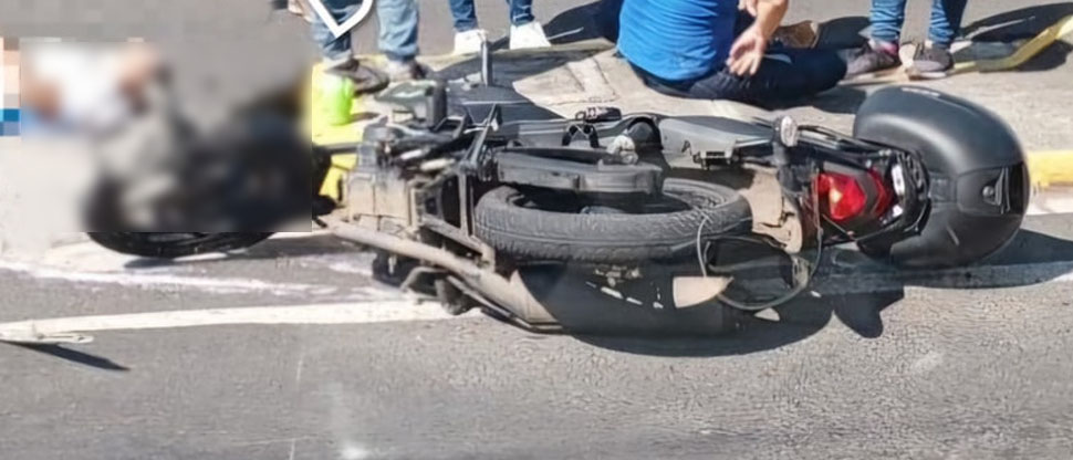 Motociclista y su acompañante resultan lesionados tras accidentarse en Sonsonate