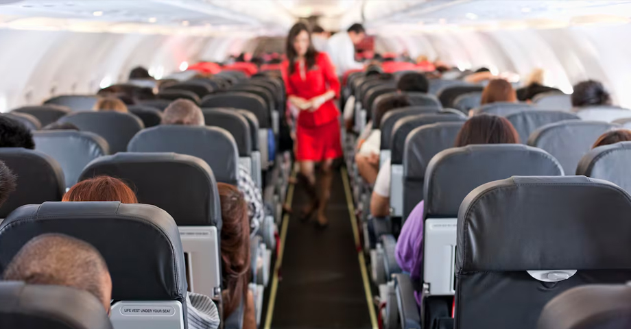 Pasajeros de un avión sufren hemorragias nasales y roturas de tímpano debido a un fallo de presurización