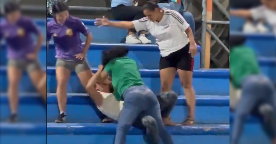 Suspenden partido de fútbol por pelea de mujeres en las tribunas