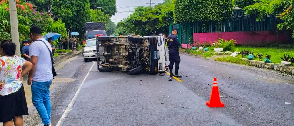 Mujer fallece en aparatoso accidente en calle antigua a Zacatecoluca