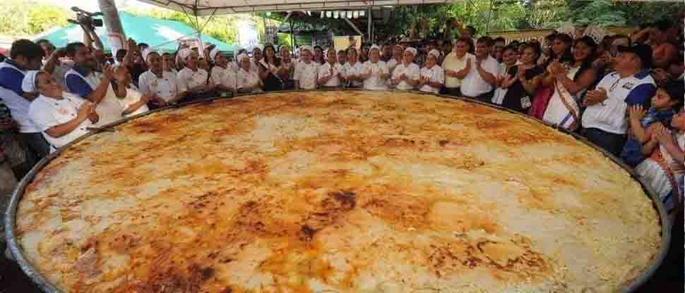 Chefs buscan romper el récord Guinness de la pupusa gigante de Olocuilta