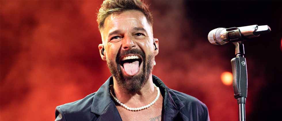 Ricky Martin afina su garganta para su concierto en El Salvador