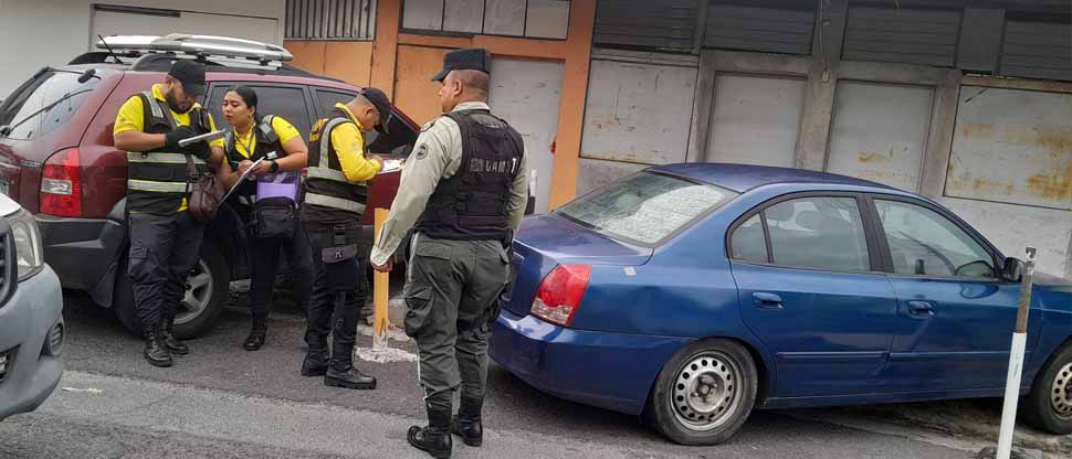 Sancionan a conductores que acostumbran a parquear en aceras, ejes preferenciales y esquinas