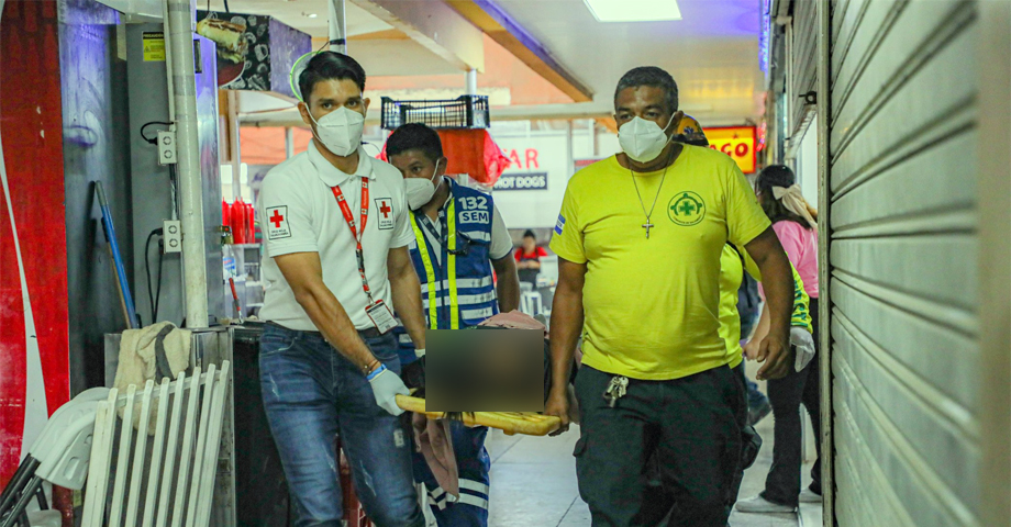 Al menos 15 personas resultaron afectadas por gases tóxicos en centro de San Salvador