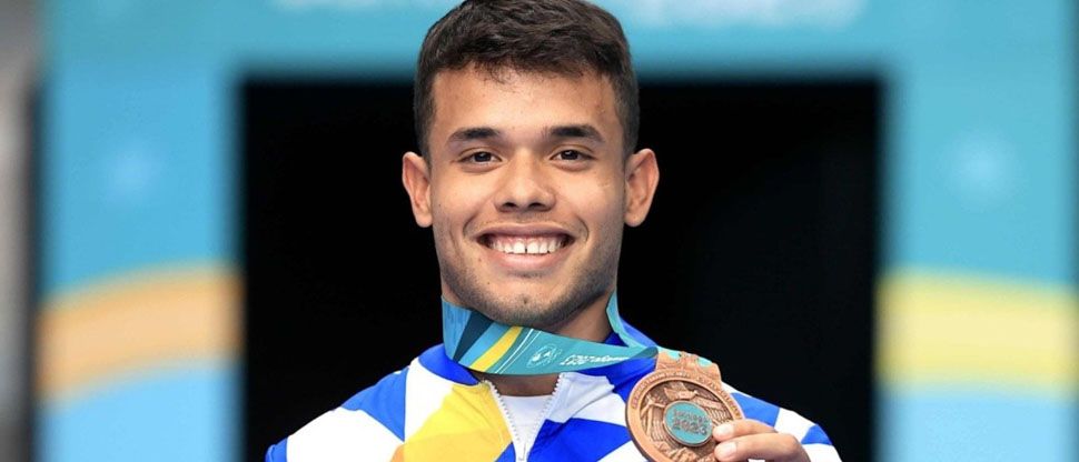 Uriel Canjura jugará en el extranjero para seguir manteniéndose en forma